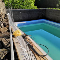 Piscine Extérieure à Coque : Élégance et Facilité d'Entretien Chelles